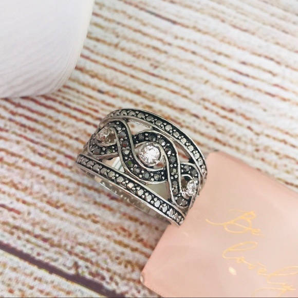 ✨I.N.C. Silver Tone Crystal Braided Statement Ring - Picture 3 of 8